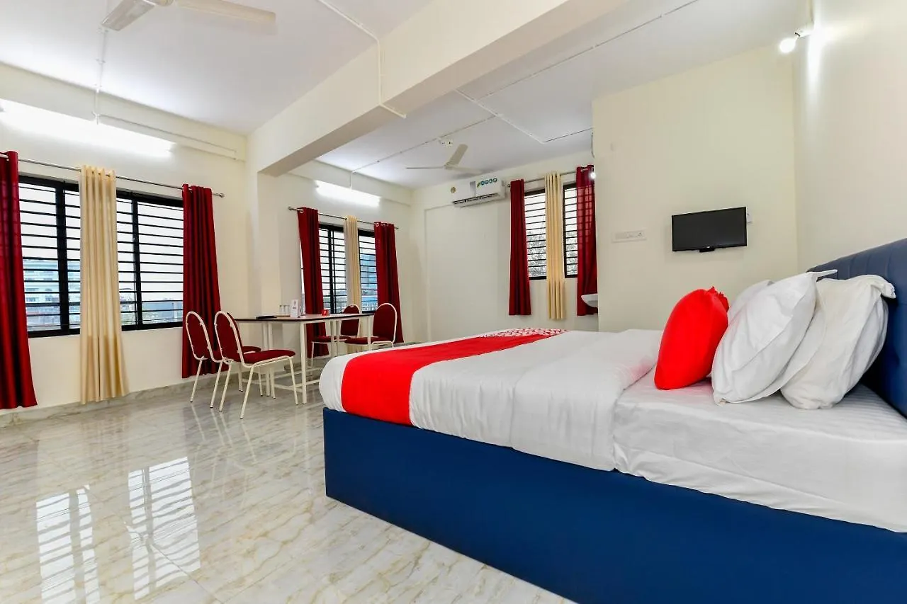 Hotel Oyo 26488 Athani Residency Nedumbassery